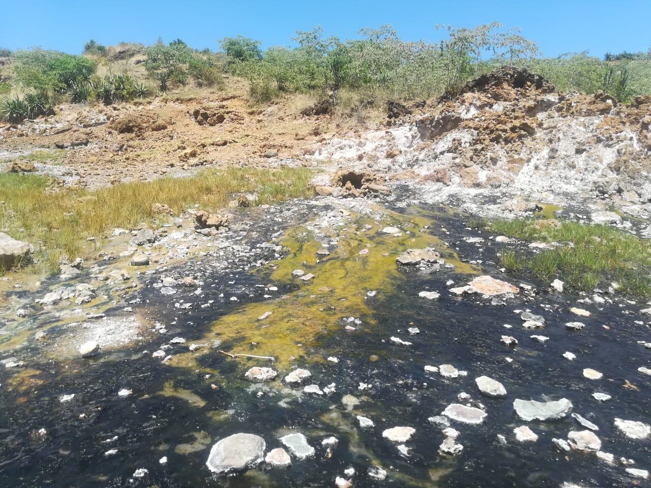 Mineral deposits around fumaroles